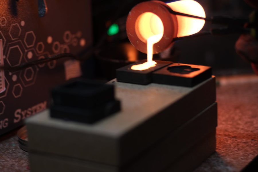 Molten metal pour at Clamdiggers Forge